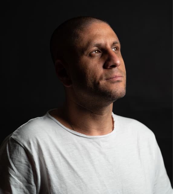 Foto do artista Mo Amer