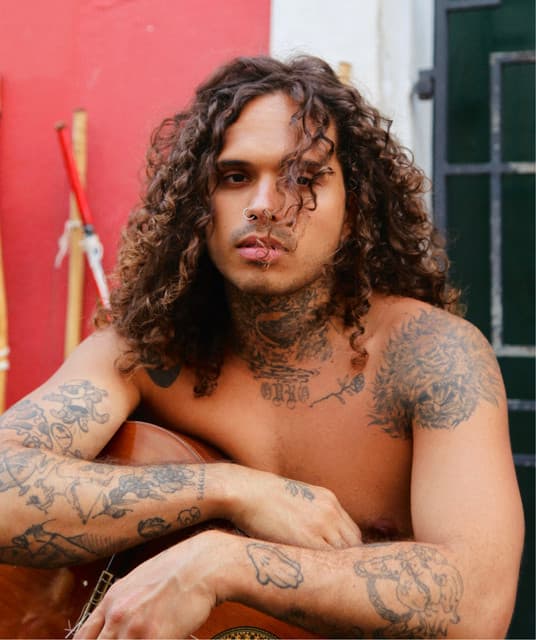 Foto do artista Vitão