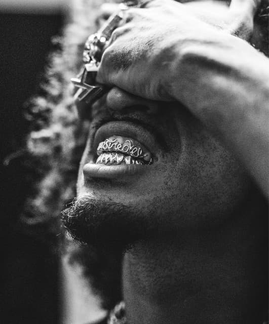 Foto do artista L7NNON