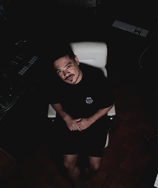 Foto do artista Daniel Ganjaman