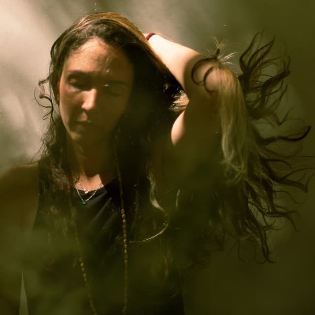 Foto do artista Livia Nery