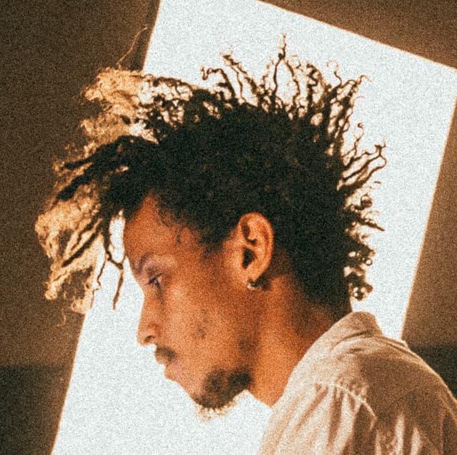 Foto do artista Theo Zagrae