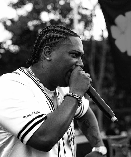 Foto do artista LEALL