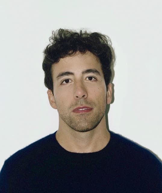 Foto do artista Julio Secchin