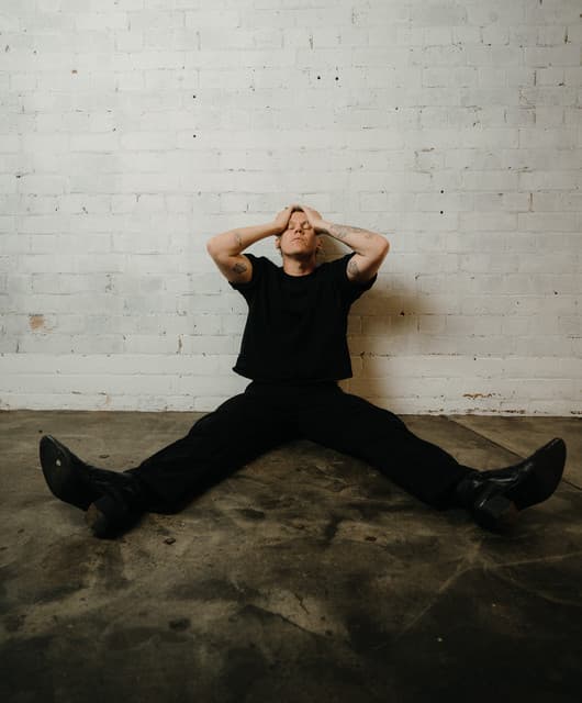 Foto do artista Conrad Sewell