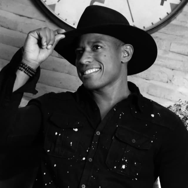 Foto do artista Régis Figueiredo