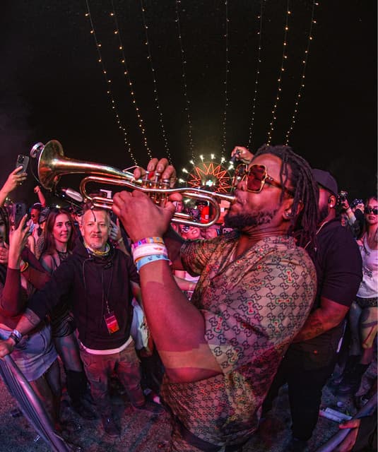 Foto do artista Maurice Mobetta Brown